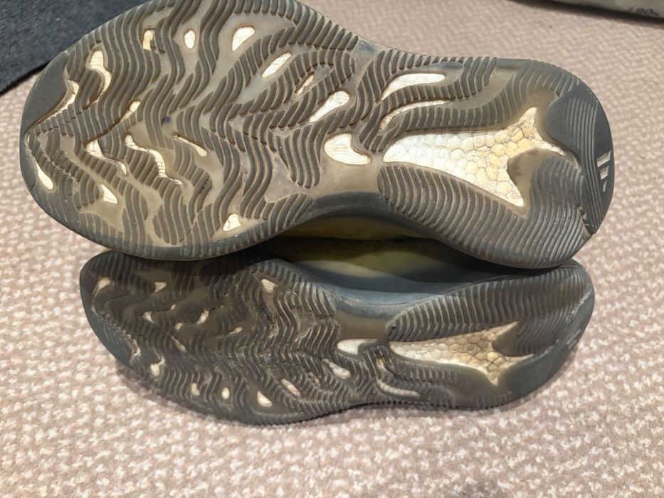 Маратонки Adidas Yeezy 380 44