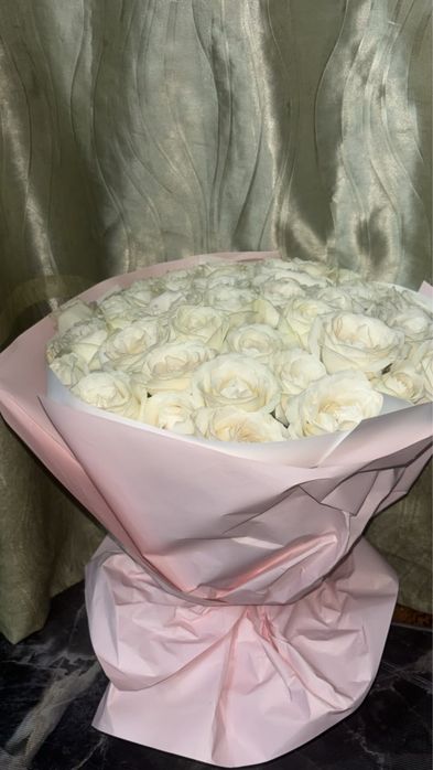 букет белых роз 51