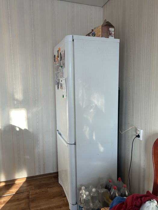 Холодильник Inesit бу в хорошем состоянии