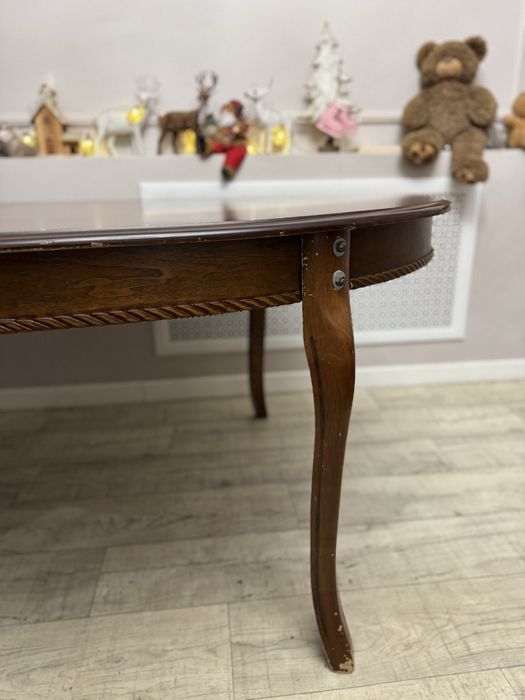 Продаем стол деревянный