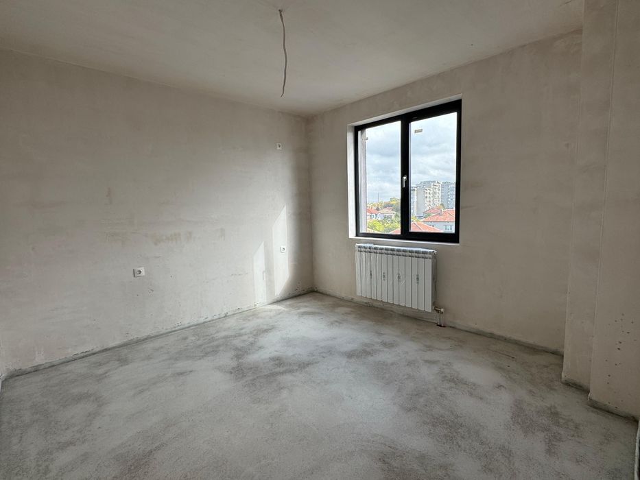 Тристаен Газифициран Апартамент Ново Строителство , Широк Център