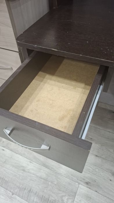 Продам стол школьный