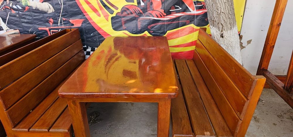 Столы со скамейками для летнего кафе