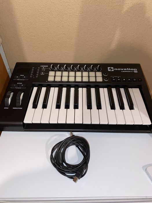 MIDI-клавиатура Novation Launchkey 25