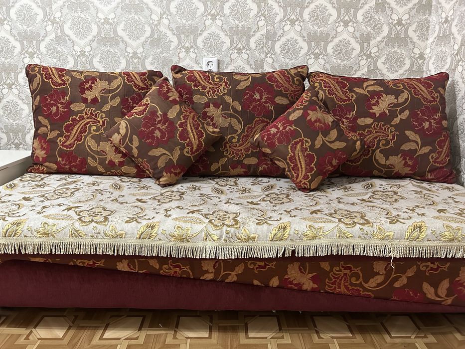 Диван бу но состояния отличный.