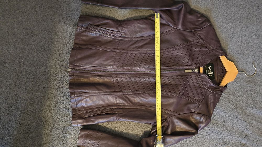 Кожено яке в лилаво