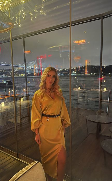 Елегатна рокля от сатен