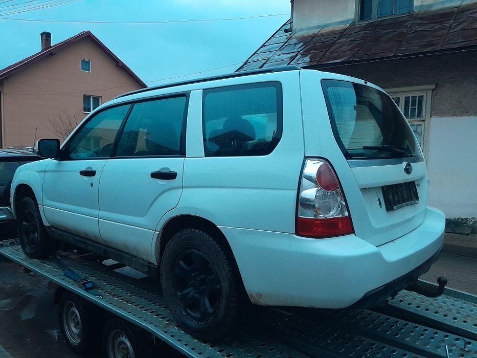 Dezmembrez Subaru forester 4x4 motor 2.0 158 cp benzina