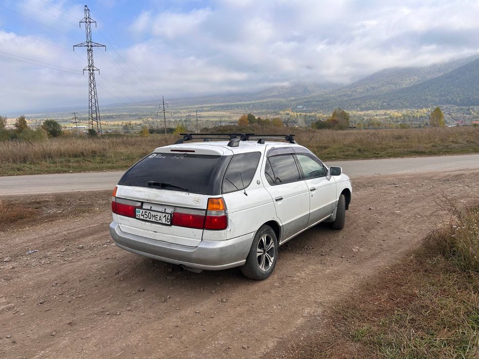 Nissan R’nessa 1998