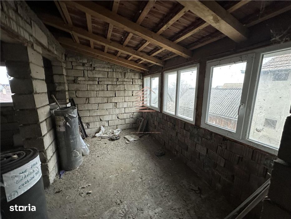 Casa 5 camere parter + etaj, teren de 1000  mq  Livada