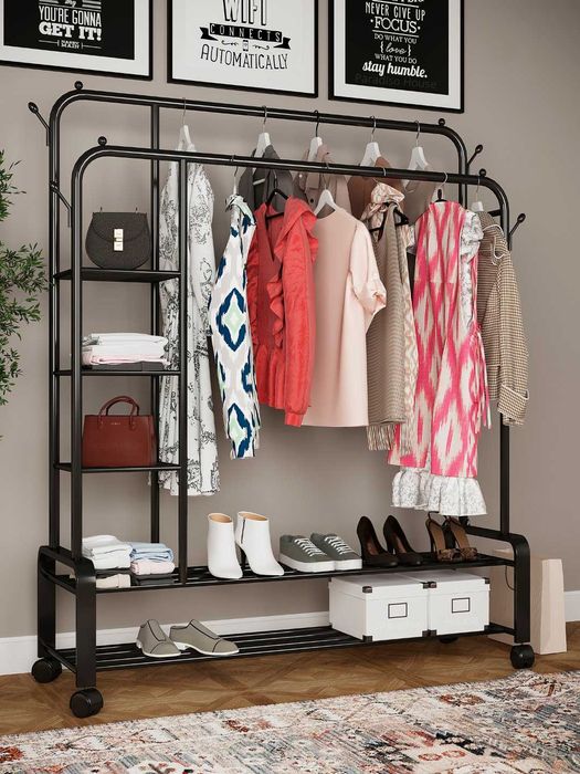 Вешалки для одежды, комод, вешалки для одежды