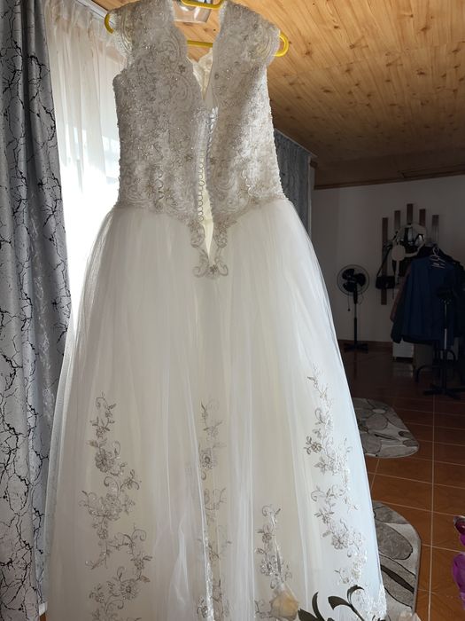 rochie de mireasă făcută în atelier