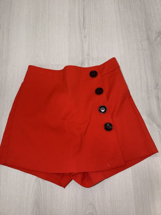 Червена пола-панталон с копчета