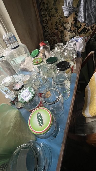 Литровые банки продаются хорошие