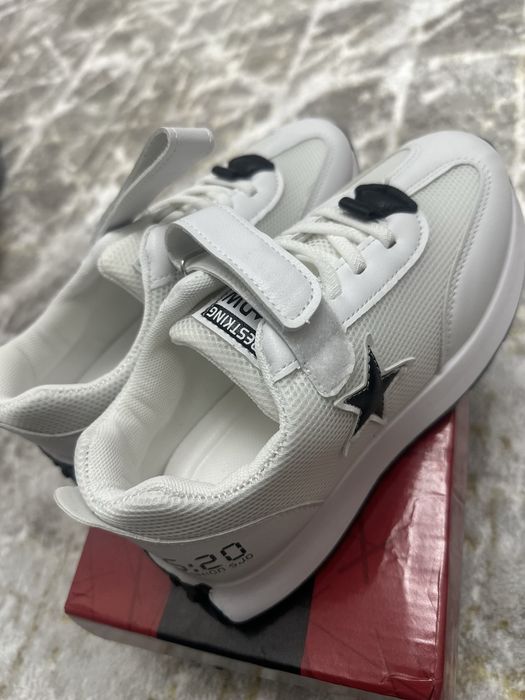 Кроссовки детские новые