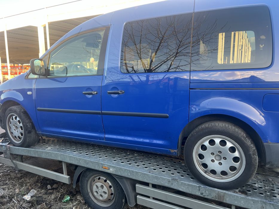 Продавам vw caddy на части 2,0 ecofuel