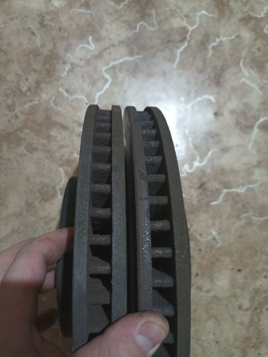 Продам тормозные диски Камри 40