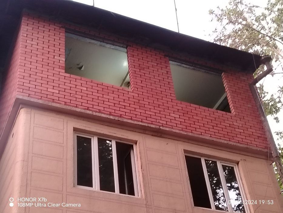 Balkonga sifatli ğisht teramiz.Мастер кладки кирпича.