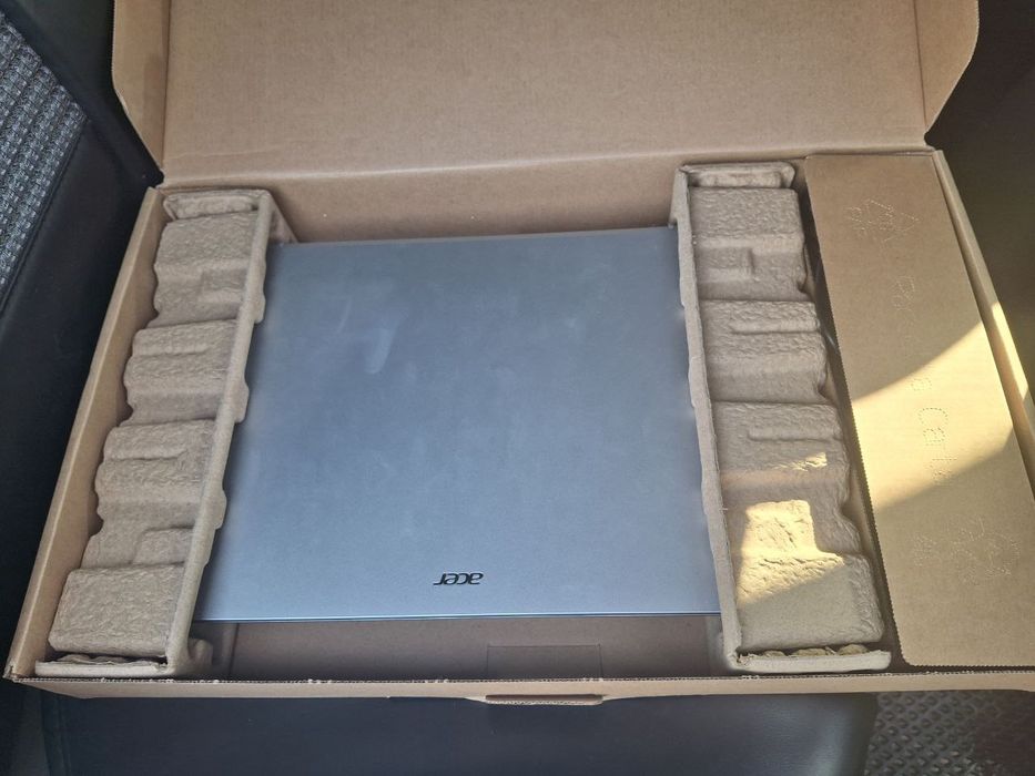 Notebook aser deyarli yangi