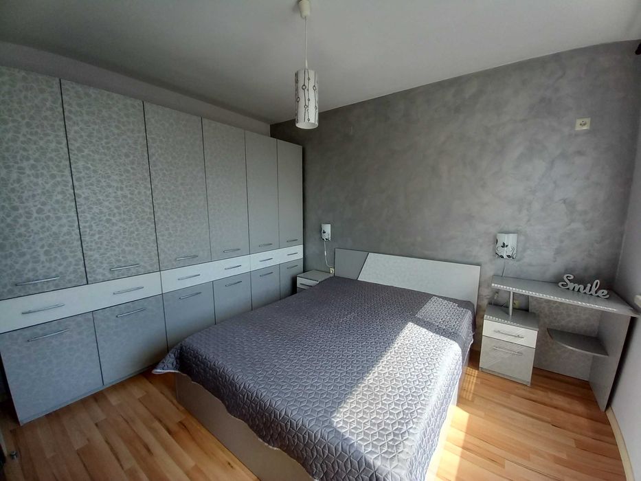 Отдавам 3-стаен обзаведен апартамент