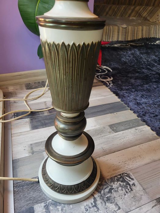 Старинна настолна лампа