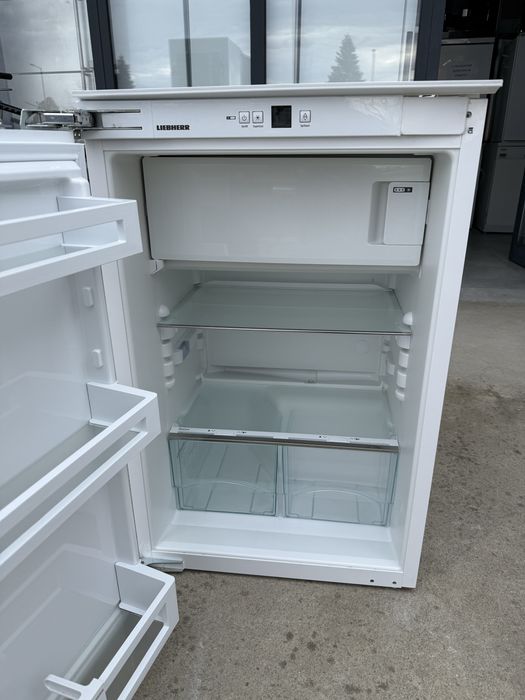 Малък хладилник за вграждане Либхер КАто НОВ
