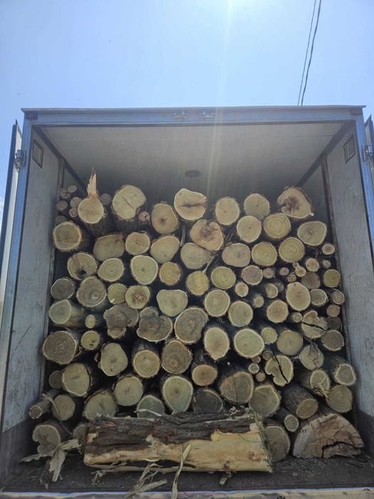 Vand/Transport Lemne de foc uscate taiate crapate, salcam fag stejar