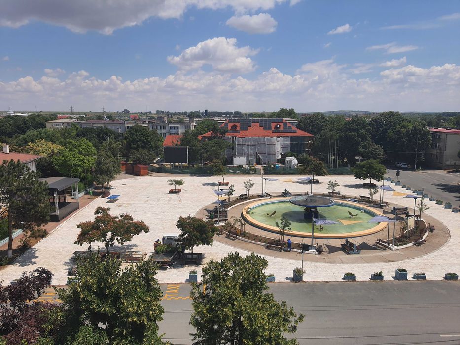 Apartament cu 3 camere de vânzare în centrul orașului Hârșova – Spațiu, confort și o locație excelentă!