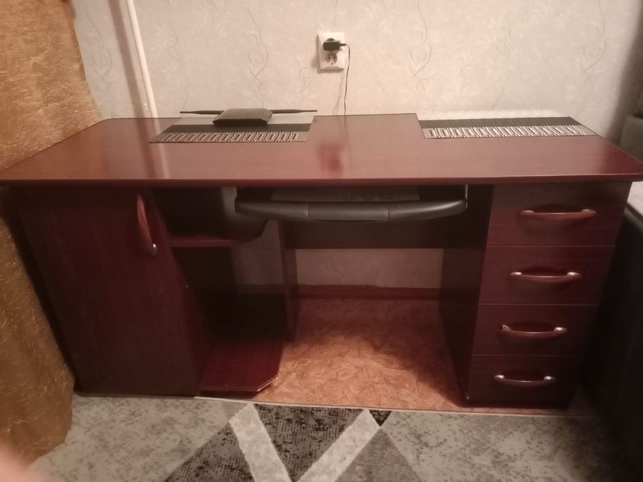 Продам стол 150см