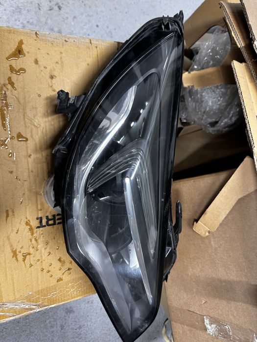 Far dreapta opel astra k..