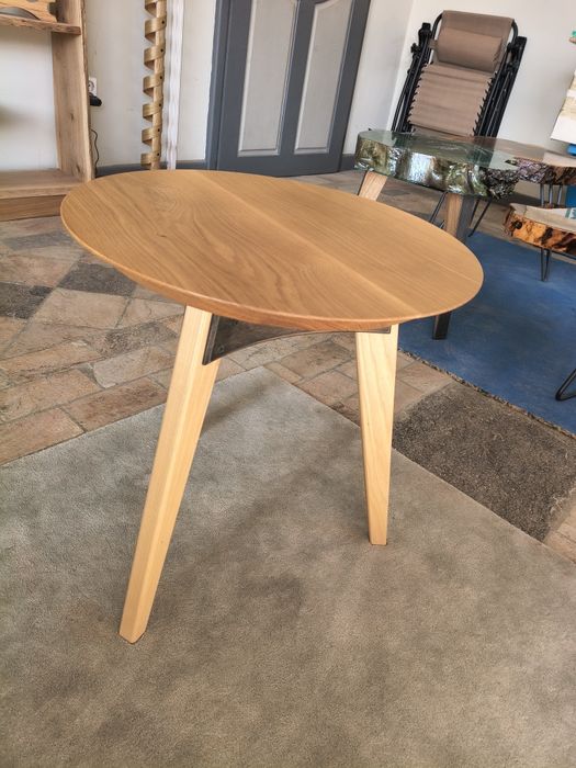 Скрин , тип TV , изцяло масив , дъб.