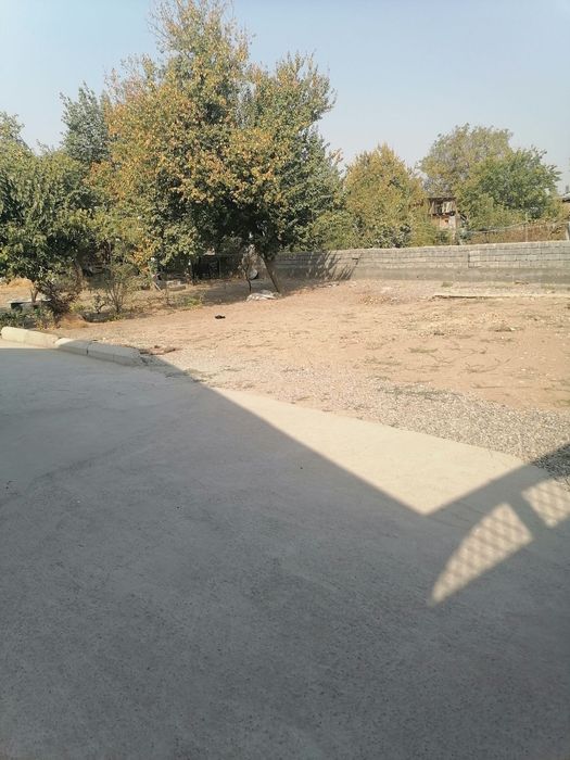 Yer. Sotiladi ..sotigi 8200$