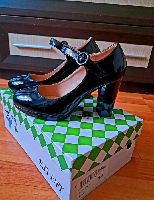 Vând pantofi noi nepurtați!