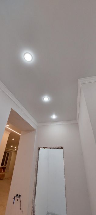 Поклейка галтелей, молдинг