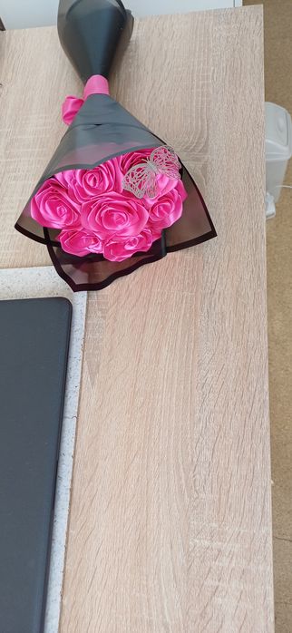 Букети от сатенени рози