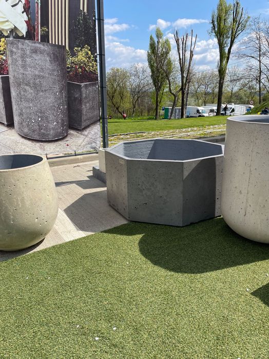 Ghivece și jardiniere beton