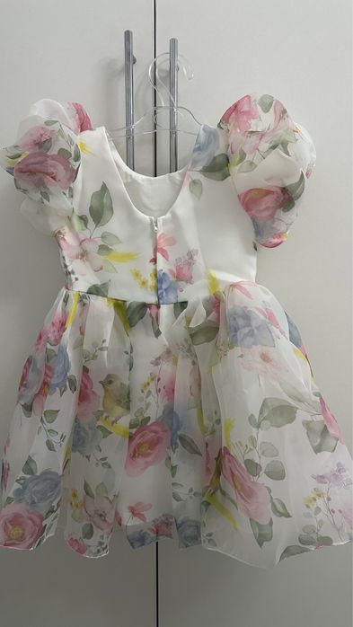 Продам   нарядное  платье  для девочки