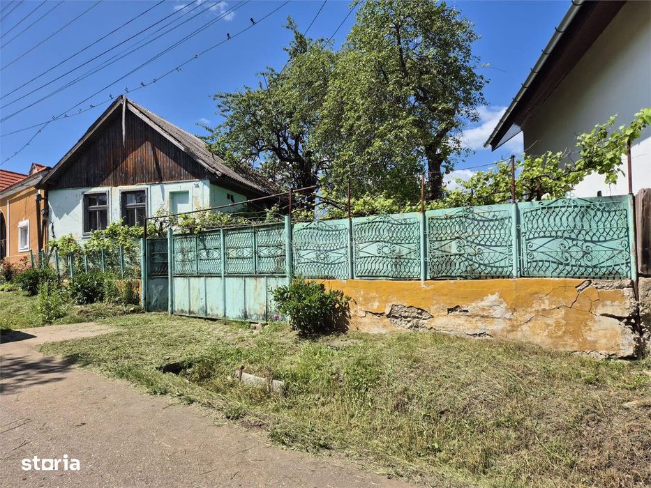 Casa de vanzare cu 2112 mp teren