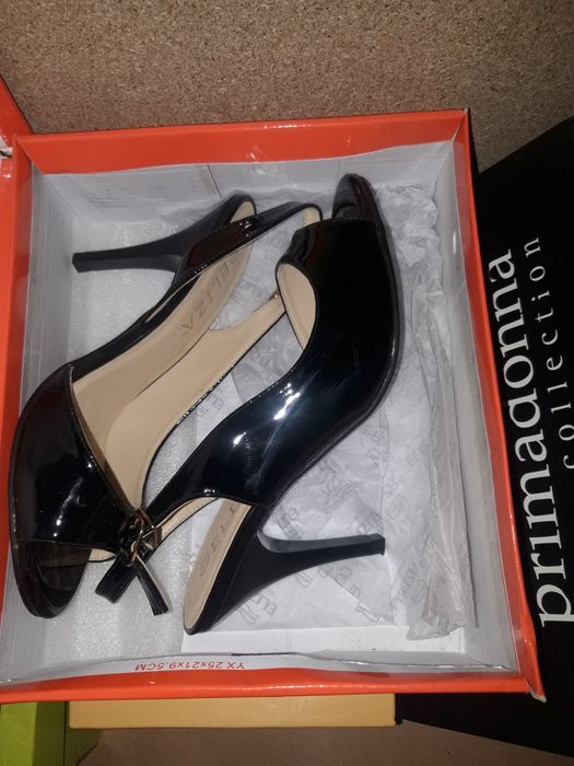 Продавам нови елегантни сандали