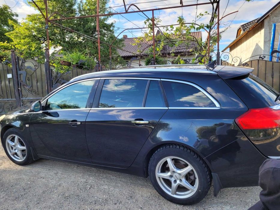 Vand sau dezmembrez opel insignia 2011