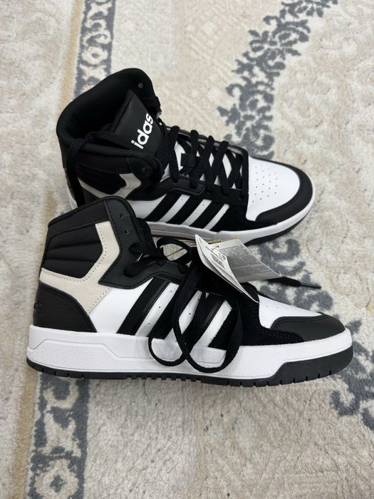 Adidas оригинал кроссовки.
