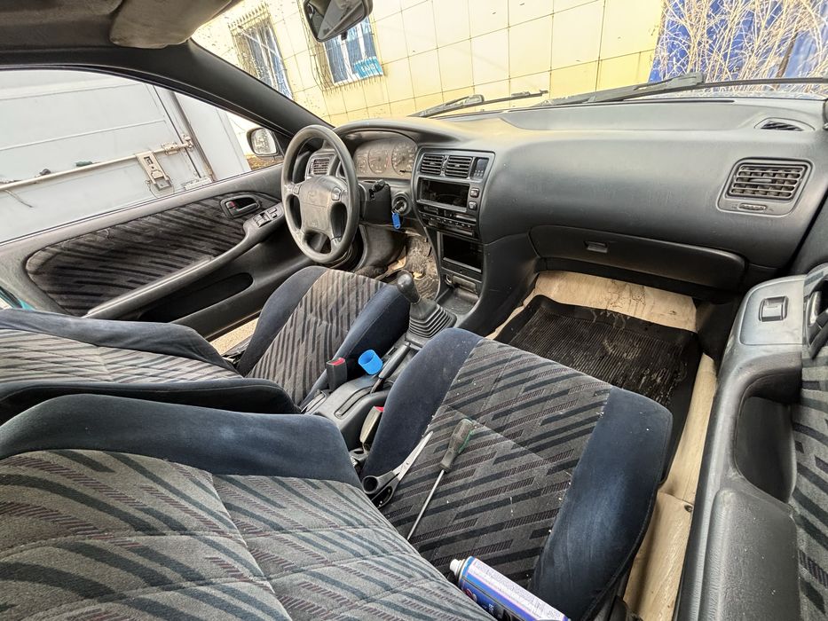 Продам машину Toyota Corolla E100