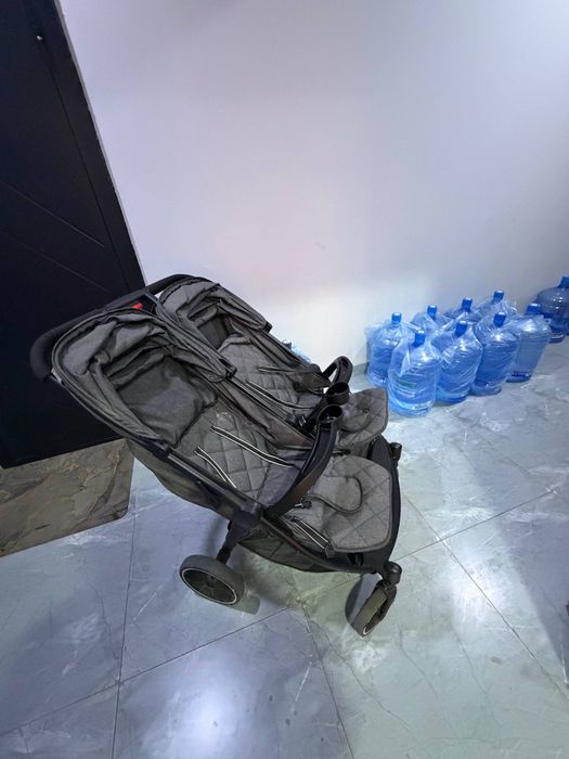 Kolyaska egizaklar uchun