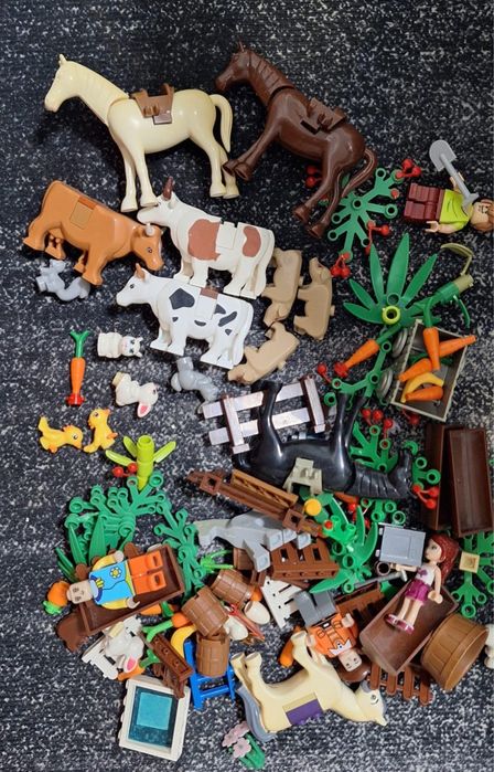 Продам 2 большие коробки Лего