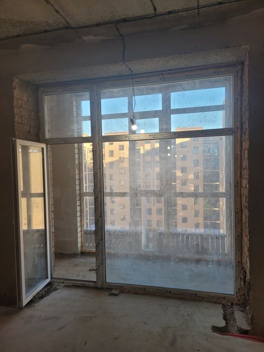 Панорамные витражи с дверью