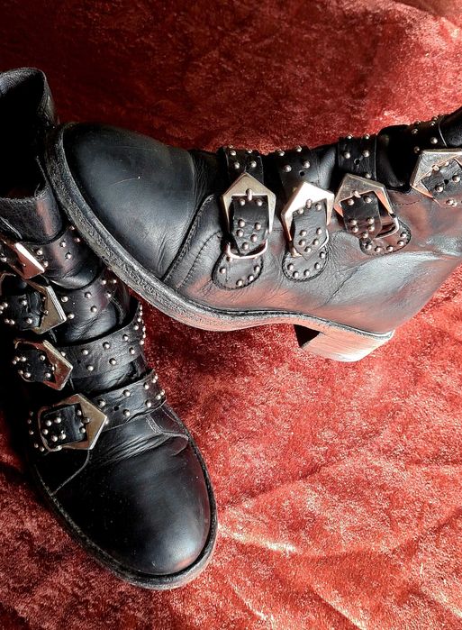 Сапоги женские  продаются