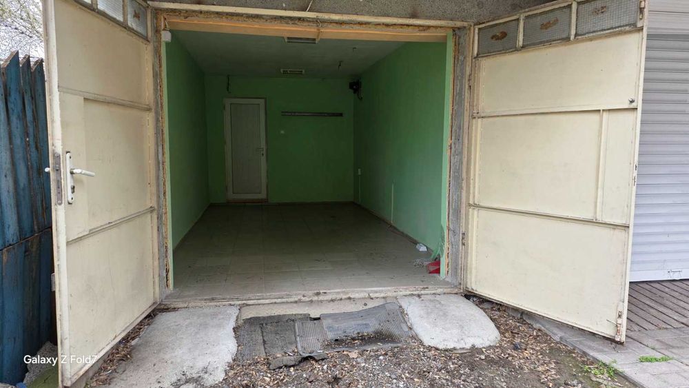 Функционален гараж със санитарен възел