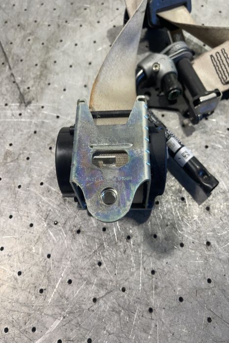 Centura siguranta fata dreapta 610126200B BMW Seria 5 F10