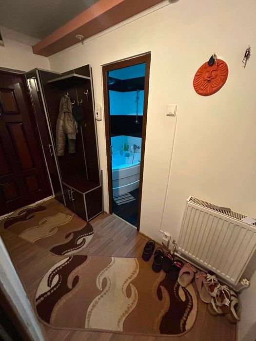 Vând apartament cu două camere decomandat