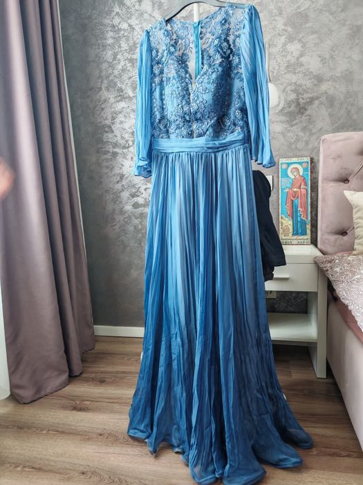 Rochie Nasa, Aura Radu